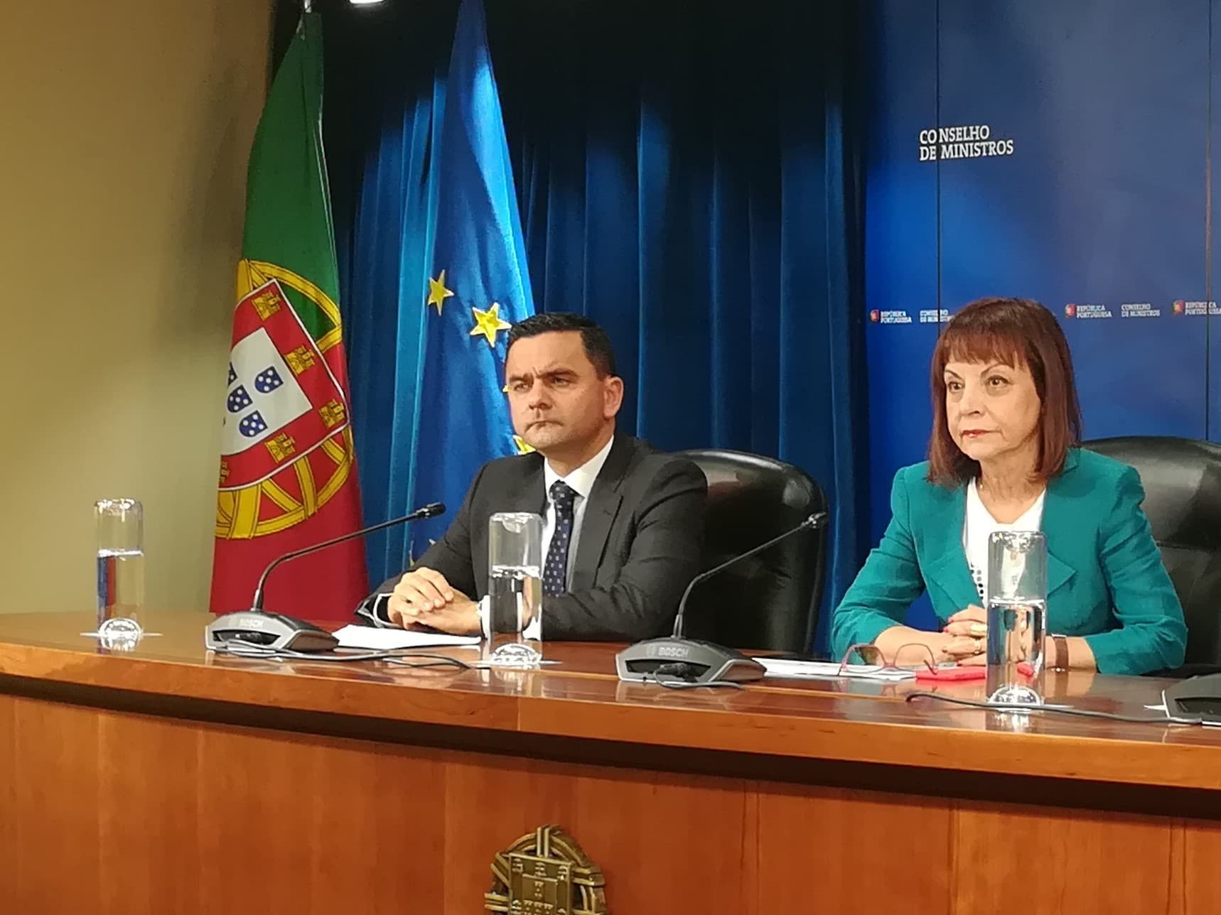 Ministra da Presidência e da Modernização Administrativa, Maria Manuel Leitão Marques, e Ministro do Planeamento e das Infraestruturas, Pedro Marques, na conferência de imprensa do Conselho de Ministros, 5 julho 2018