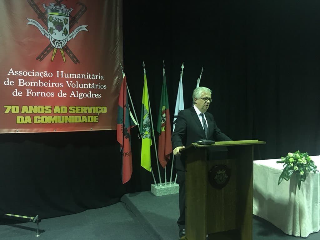 Ministro da Administração Interna, Eduardo Cabrita, na assinatura de protocolos entre a Autoridade Nacional de Proteção Civil, as Associações Humanitárias de Bombeiros Voluntários e as Câmaras Municipais, Fornos de Algodres, 4 maio 2018