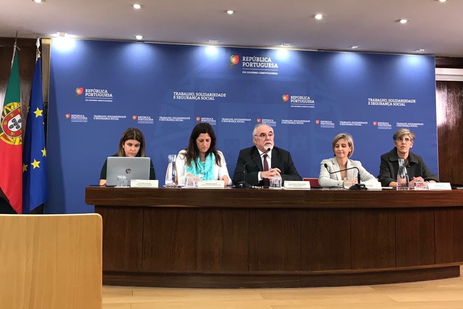 Ministro do Trabalho, Solidariedade e Segurança Social, José António Vieira da Silva, Ministra da Saúde, Marta Temido e Secretárias de Estado Cláudia Joaquim, Ana Sofia Antunes e Raquel Duarte na conferência de imprensa, Lisboa, 15 fevereiro 2019