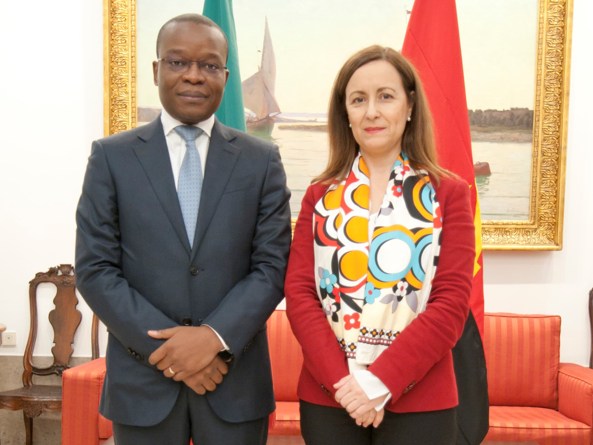 Secretária de Estado da Administração e Emprego Público, Fátima Fonseca, com o Ministro da Administração do Território e da Reforma do Estado de Angola, Adão Francisco de Almeida, Lisboa, 12 abril 2019