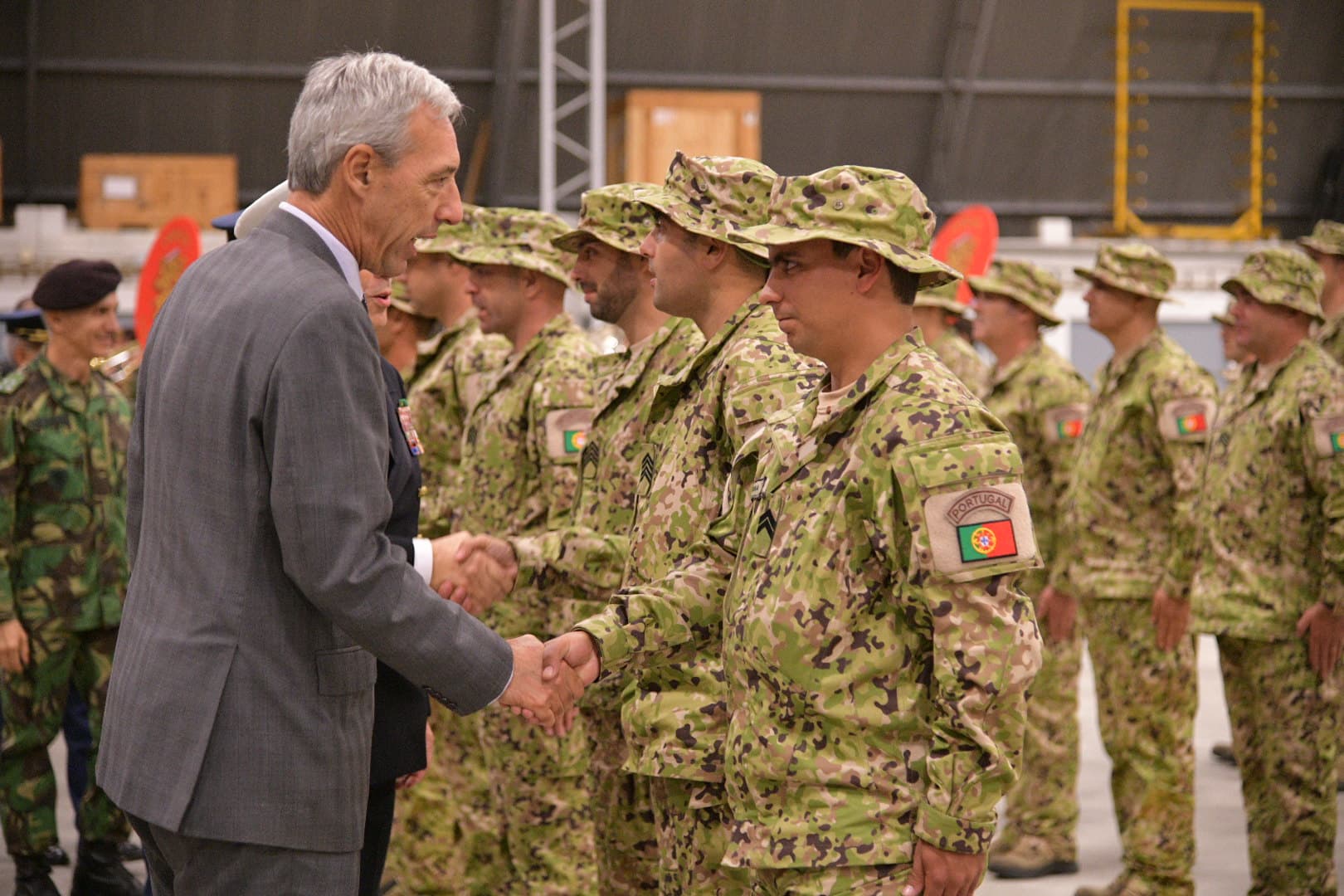 Ministro da Defesa Nacional, João Gomes Cravinho despede-se dos militares que vão treinar as tropas iraquianas, Lisboa, 5 novembro 2018