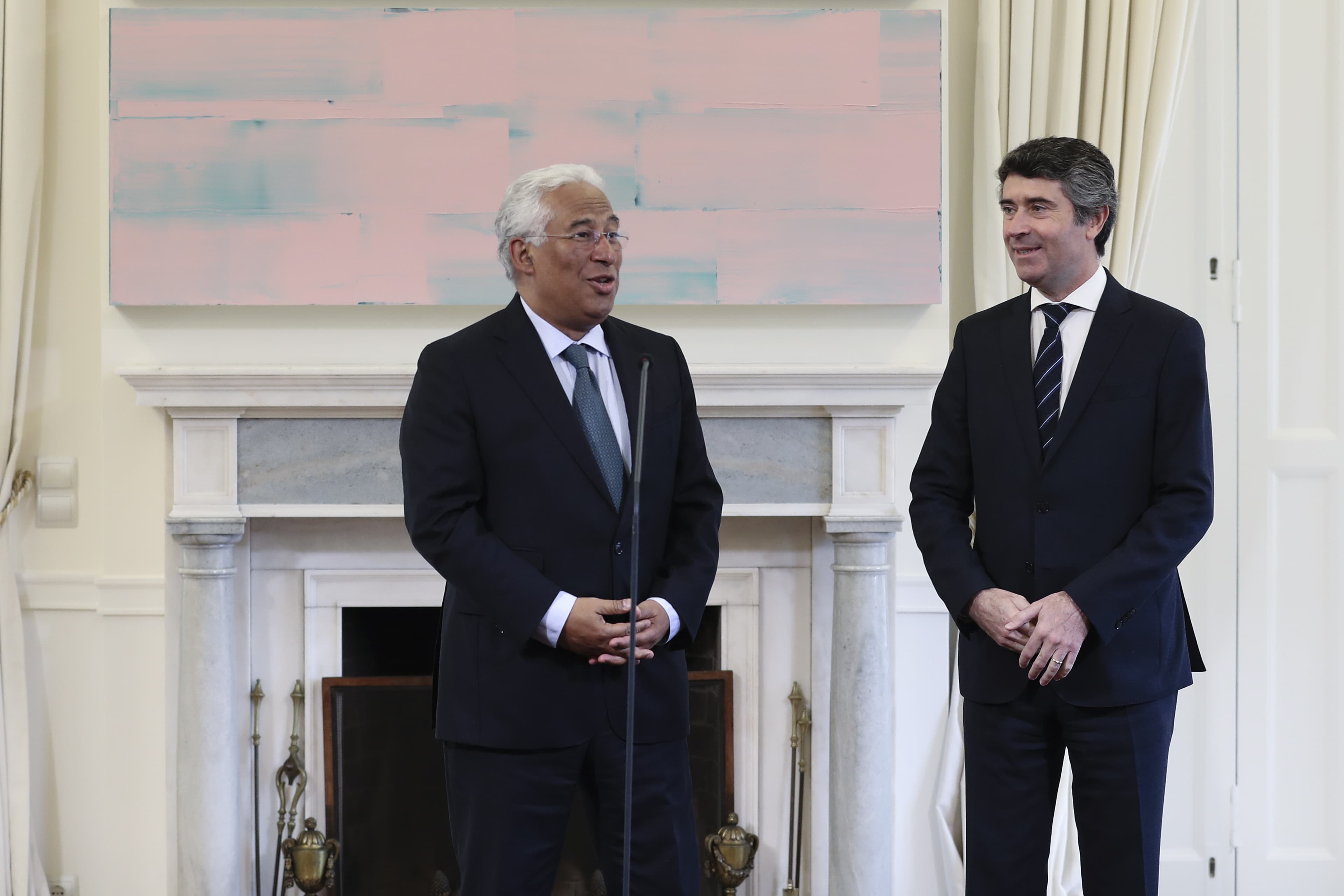Primeiro-Ministro António Costa e Secretário de Estado das Comunidades Portuguesas, José Luís Carneiro, durante uma reunião com Conselheiros das Comunidades Portuguesas, Lisboa, 7 maio 2019 (Foto: António Cotrim/Lusa)