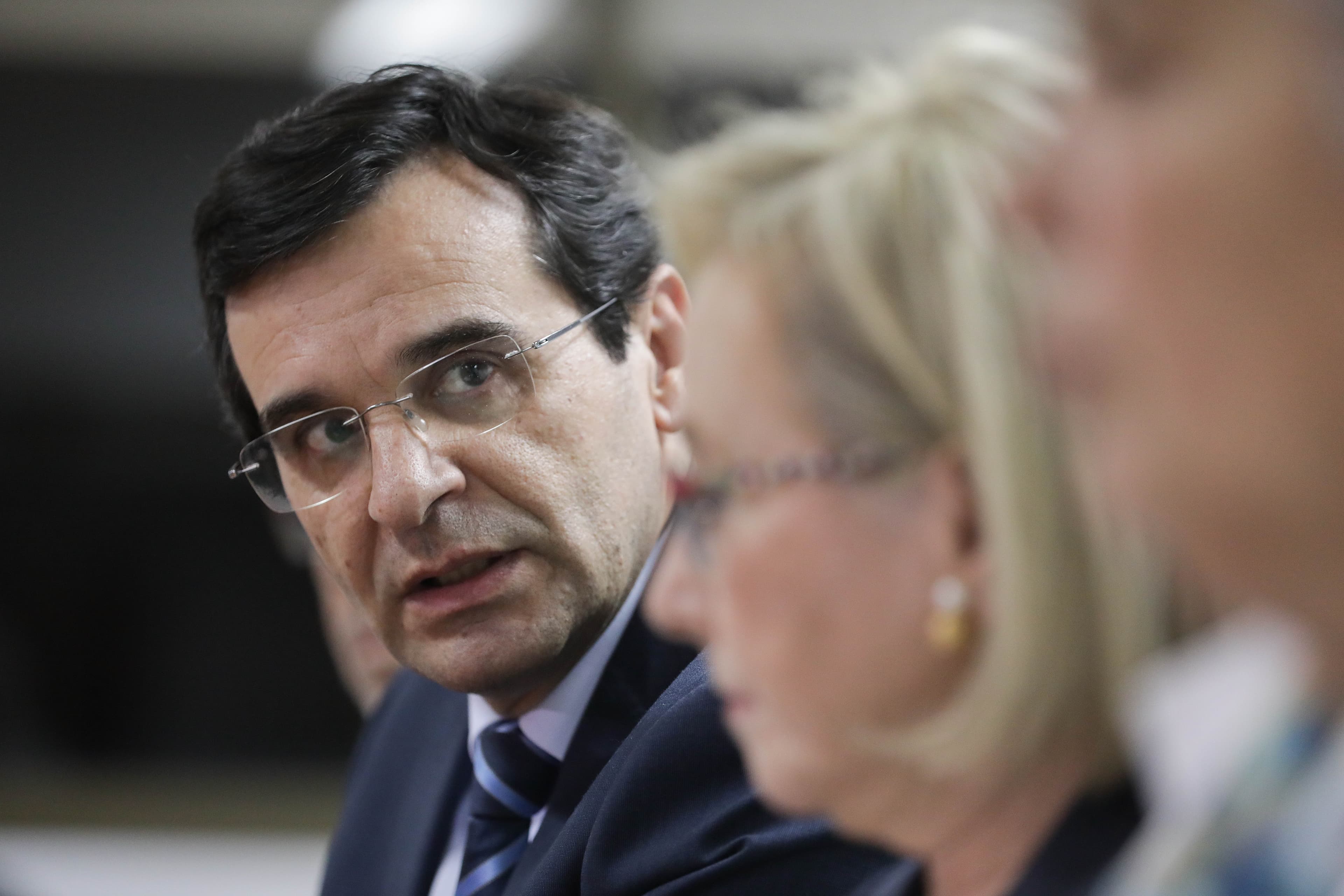 Ministro da Saúde, Adalberto Campos Fernandes, numa conferência de imprensa sobre o surto de «legionella» no hospital São Francisco Xavier, Lisboa, 7 novembro 2017 (Foto: Manuel Almeida/Lusa)