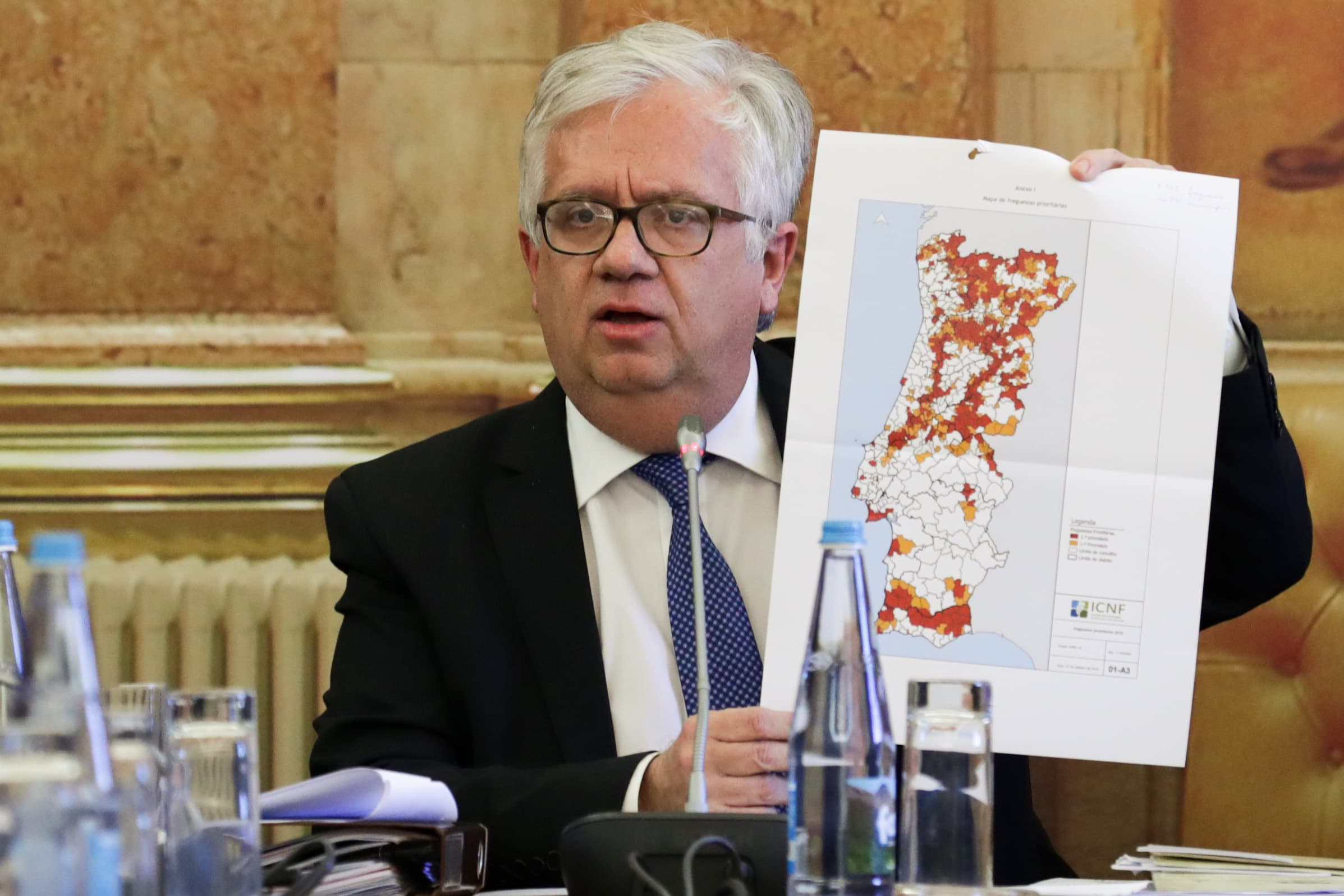 Ministro da Administração Interna, Eduardo Cabrita, na audição perante a Comissão de Assuntos Constitucionais, Direitos, Liberdades e Garantias, Assembleia da República, Lisboa, 08 de janeiro de 2019 (Foto: Tiago Petinga/LUSA)