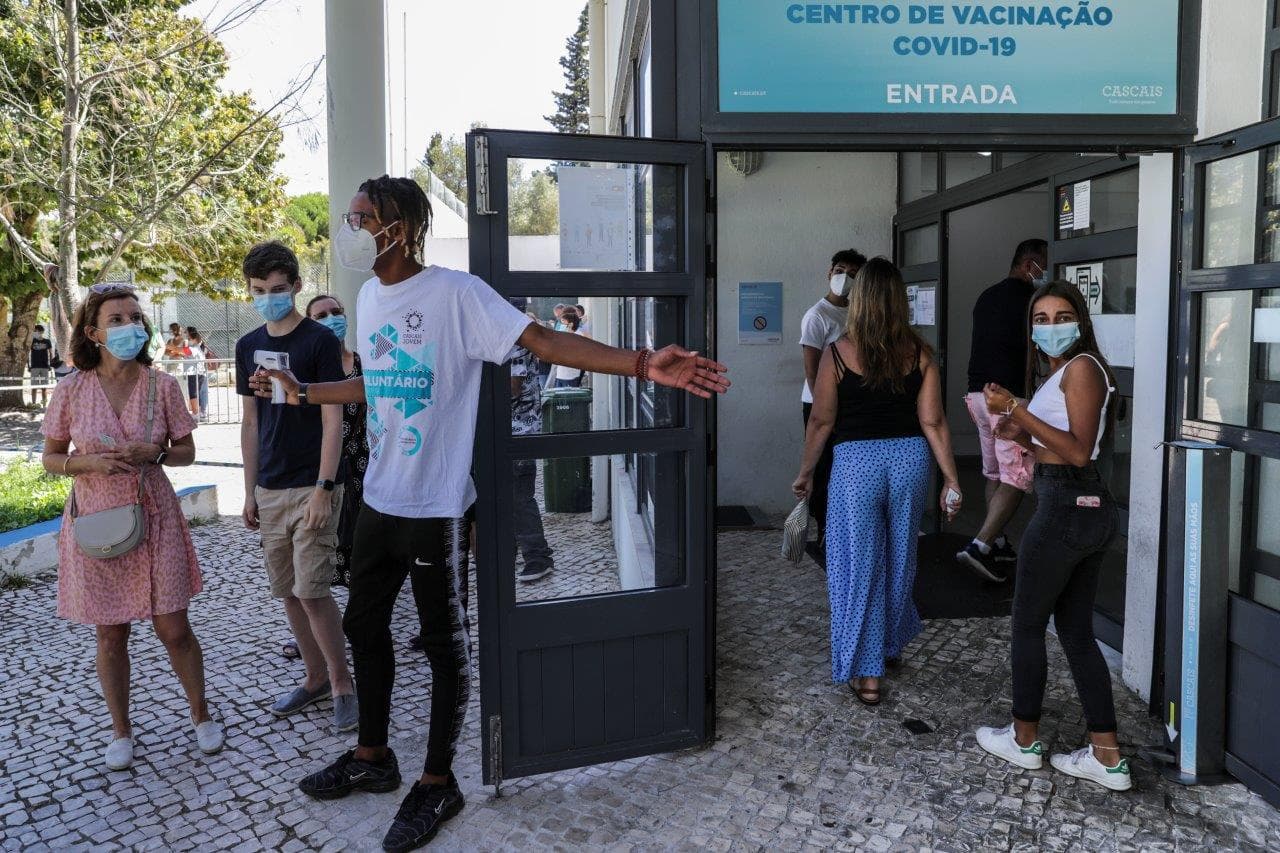 Vacinação de crianças e jovens entre os 12 e os 15 anos, Cascais, 21 agosto 2021 (foto: Tiago Petinga/Lusa)