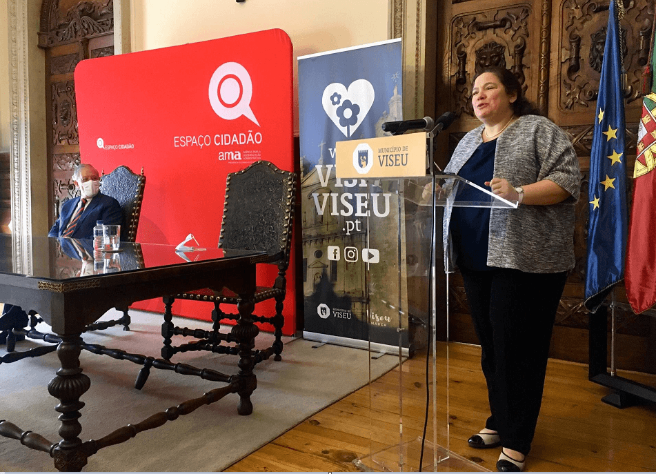 Ministra da Modernização do Estado e da Administração Pública, Alexandra Leitão, na abertura de um dos novos Espaços Cidadão de Viseu, 5 junho 2020