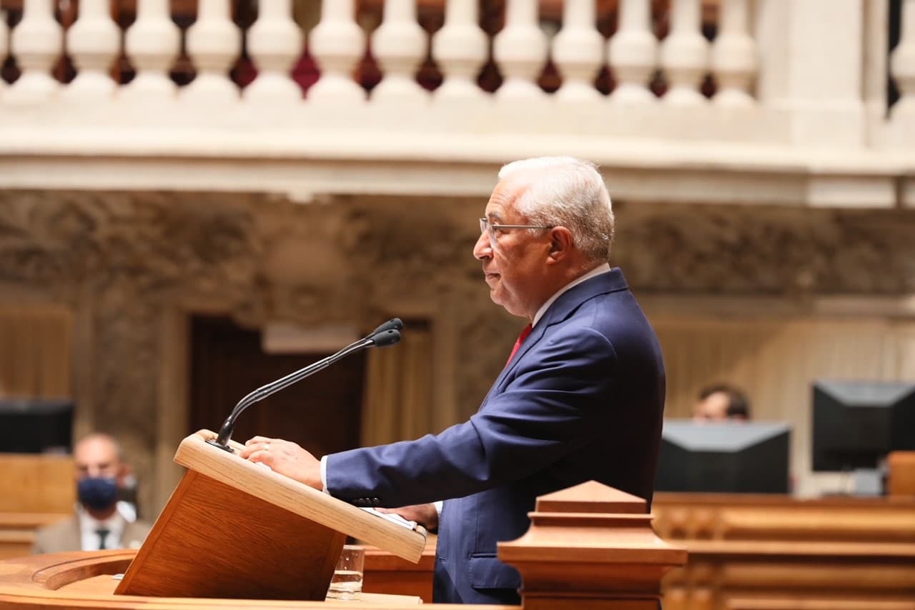 Primeiro-Ministro António Costa durante o debate sobre o Orçamento do Estado para 2022 na Assembleia da República, Lisboa, 26 outubro 2021 (Foto: João Bica)
