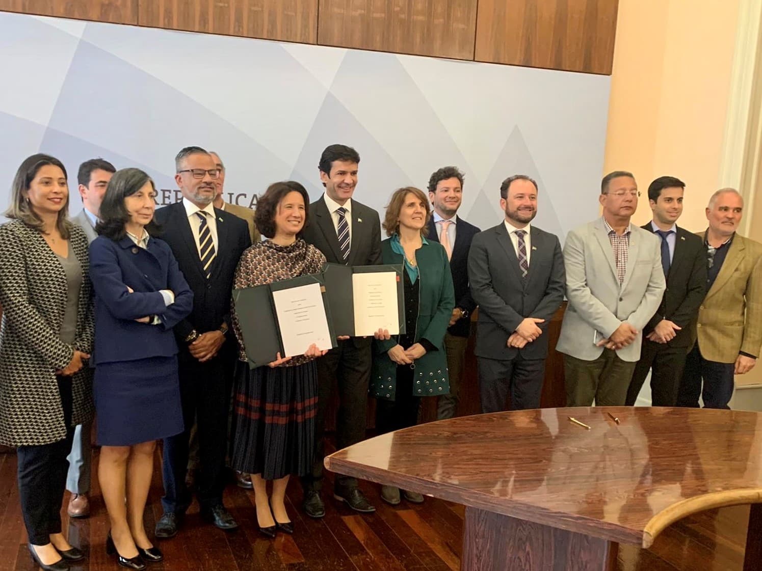Secretária de Estado do Turismo, Rita Marques, e Ministro do Turismo brasileiro, Marcelo Teixeira Dias,na assinatura do protocolo para replicar programa Revive no Brasil, Lisboa, 12 março 2020