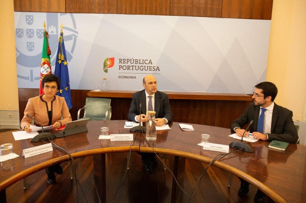 Ministros de Estado, da Economia e da Transição Digital, Pedro Siza Vieira, e da Agricultura, Maria do Céu Albuquerque, e Secretário de Estado João Torres apresentam situação do abastecimento, Lisboa, 8 abril 2020 (João Bica)
