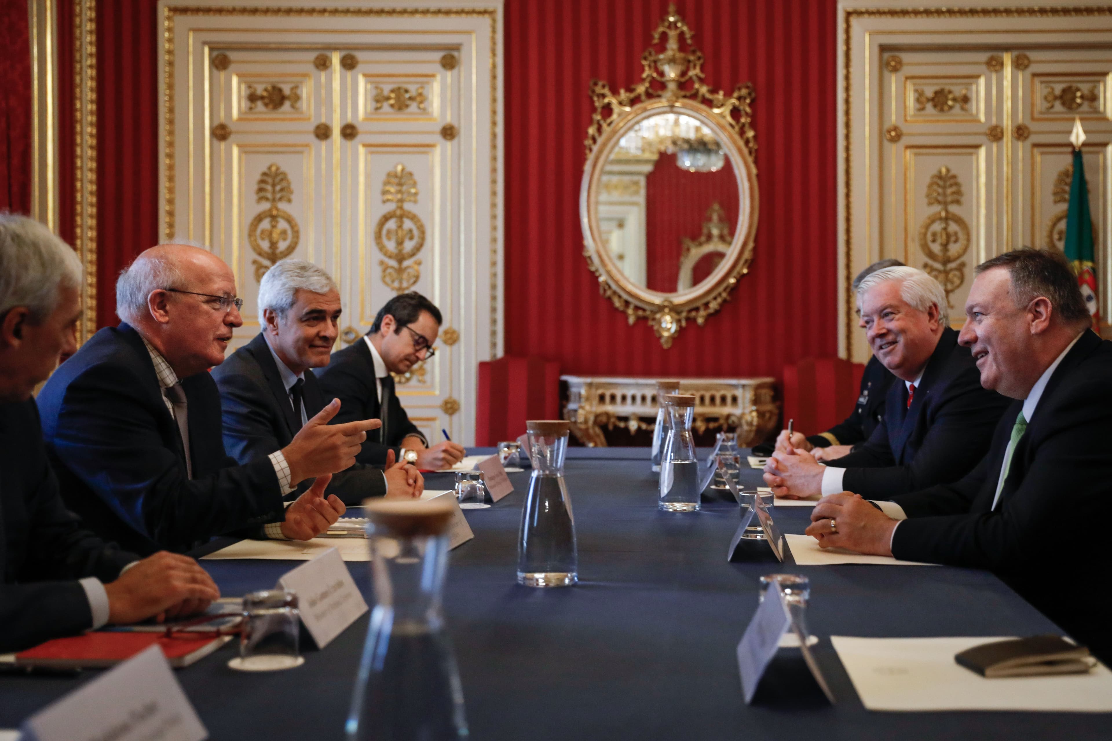 Ministros de Estado e dos Negócios Estrangeiros, Santos Silva, e da Defesa Nacional, Gomes Cravinho, com o Secretário de Estado dos EUA, Mike Pompeo, Lisboa, 5 dezembro 2019 (Foto: Rodrigo Antunes/Lusa)