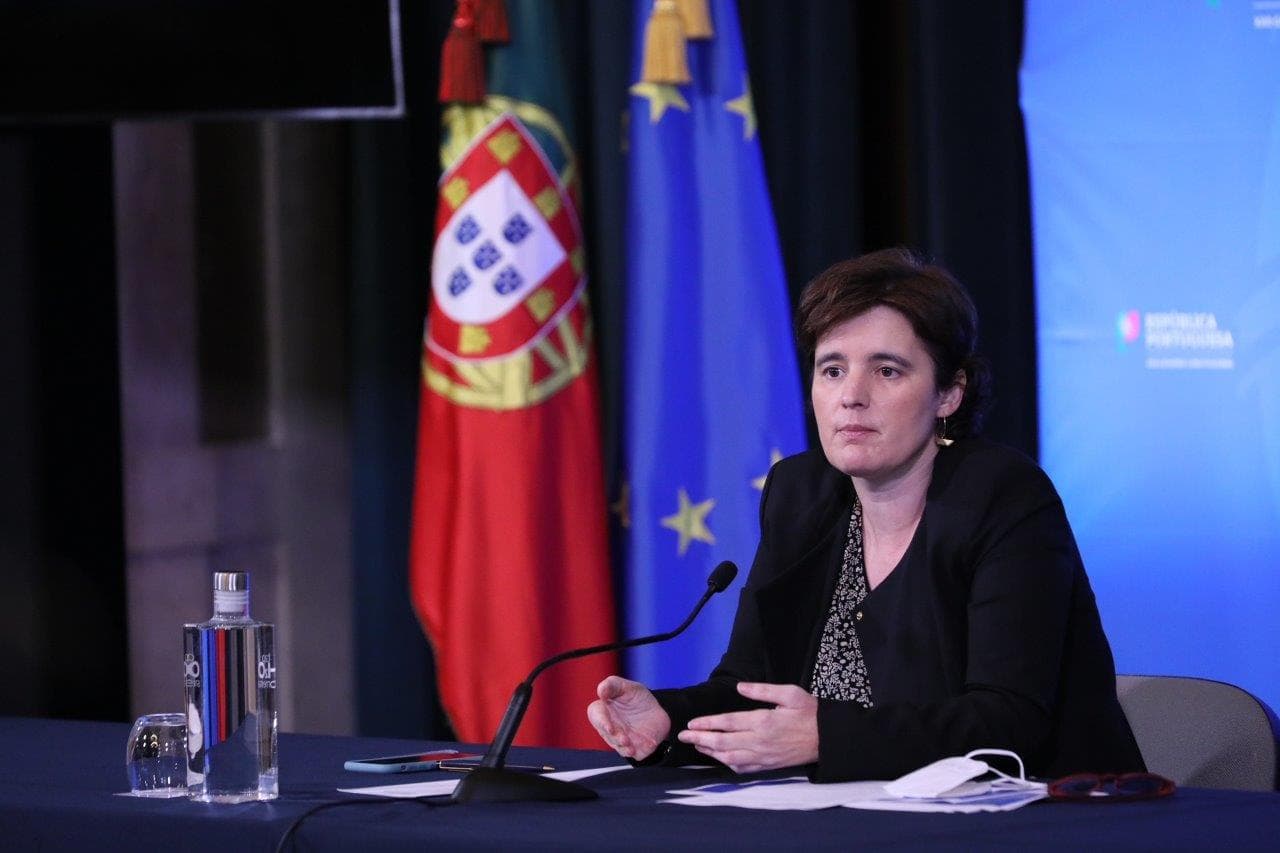 Ministra de Estado e da Presidência, Mariana Vieira da Silva, na conferência de imprensa do Conselho de Ministros, Lisboa, 17 fevereiro 2022 (foto: João Bica)
