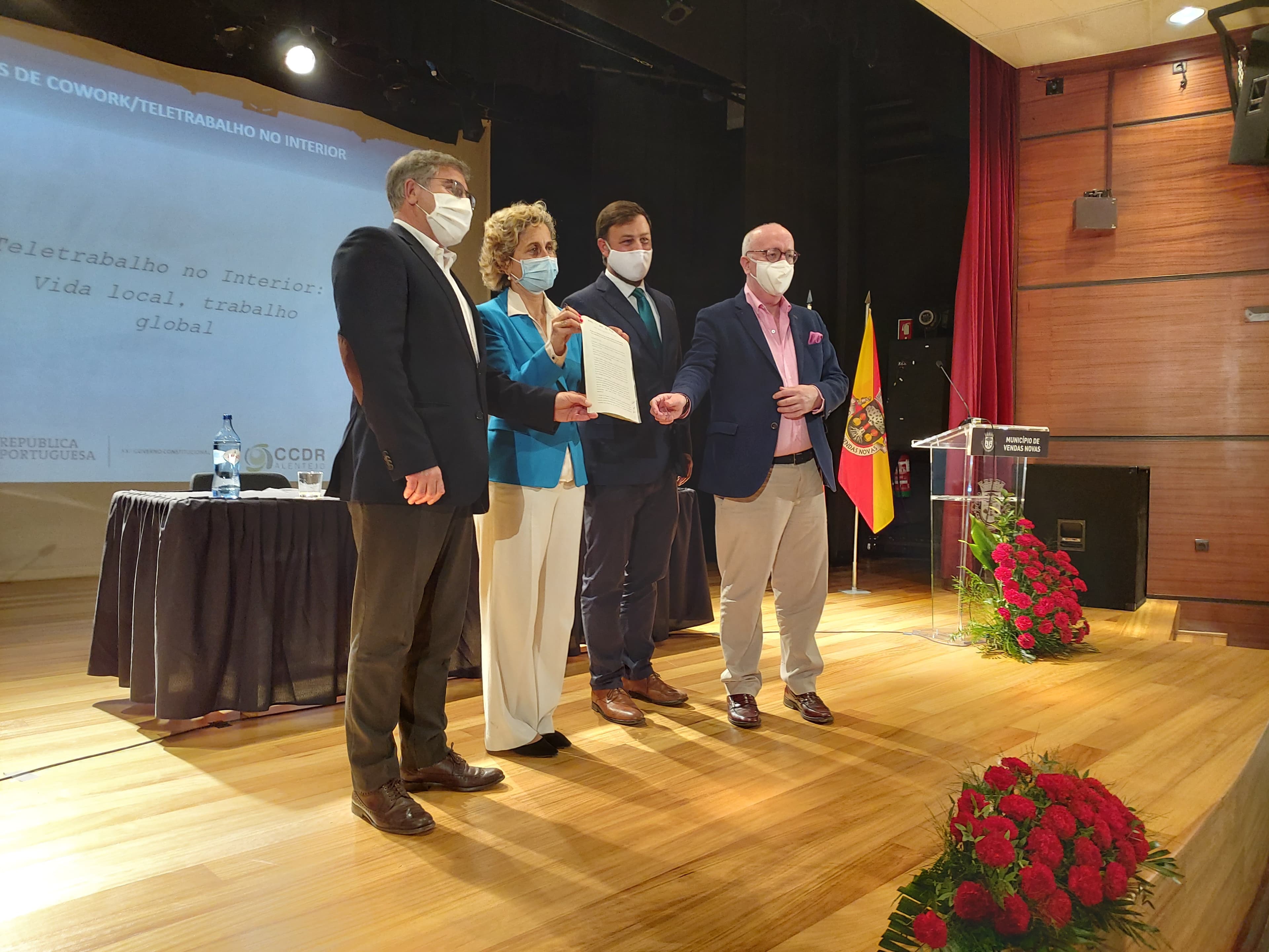 Ministra da Coesão Territorial, Ana Abrunhosa, na assinatura dos acordos de cooperação do Alentejo da primeira fase da rede nacional de espaços de coworking, Vendas Novas, 27 abril 2021