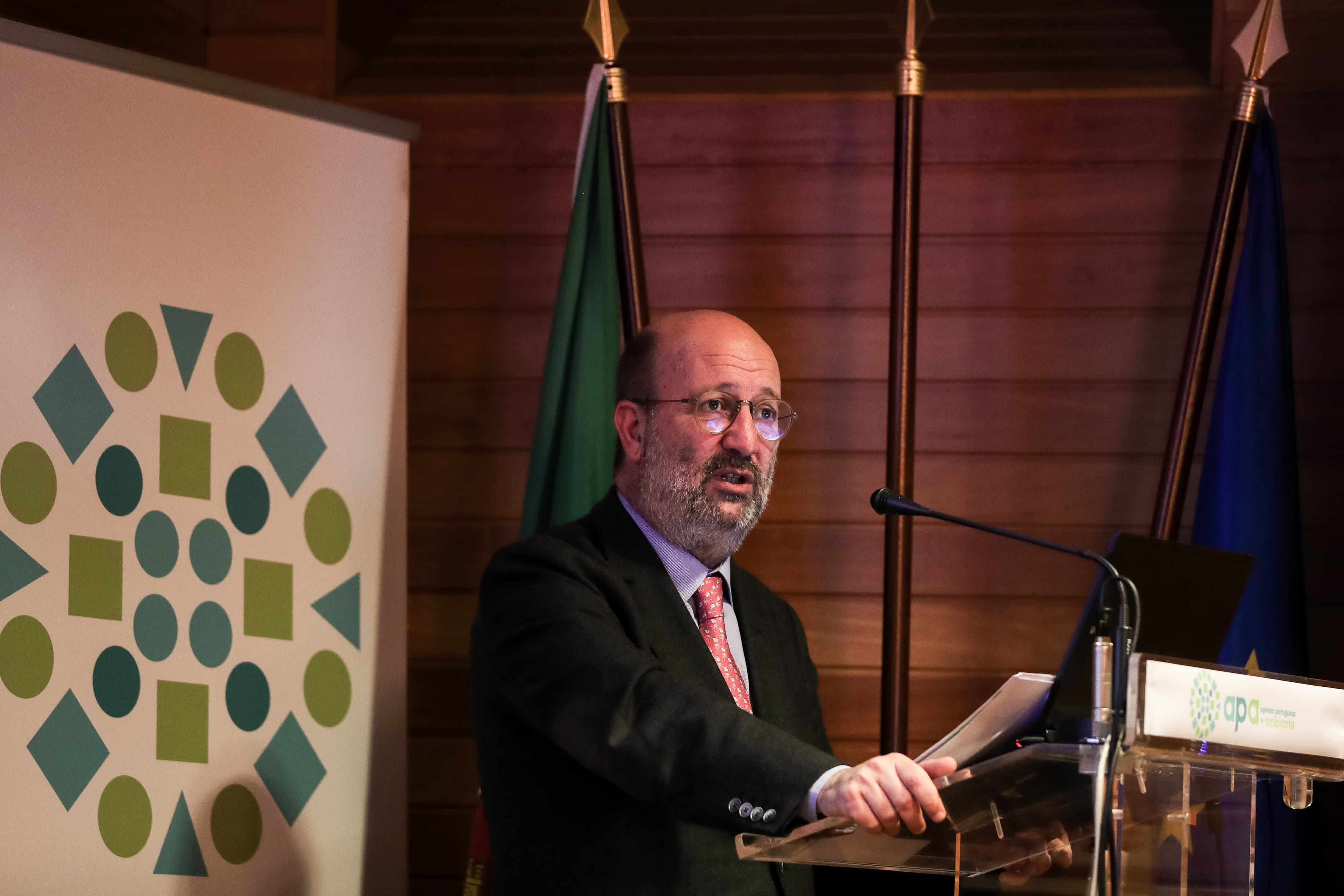 Ministro do Ambiente e da Ação Climática, João Pedro Matos Fernandes, na cerimónia de assinatura do contrato do projeto «Gestão da Bacia Hidrográfica do Rio Ceira face às Alterações Climáticas», Coimbra, 18 dezembro 2019 (Foto: Paulo Novais/Lusa)