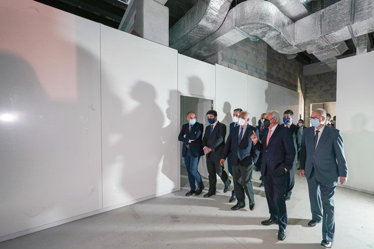 Primeiro-Ministro António Costa e Ministro da Educação, Tiago Brandão Rodrigues, visitam instalações da futura fábrica de vacinas do grupo Zendal, Paredes de Coura, 26 abril 2021 (foto Hugo Delgado/Lusa)