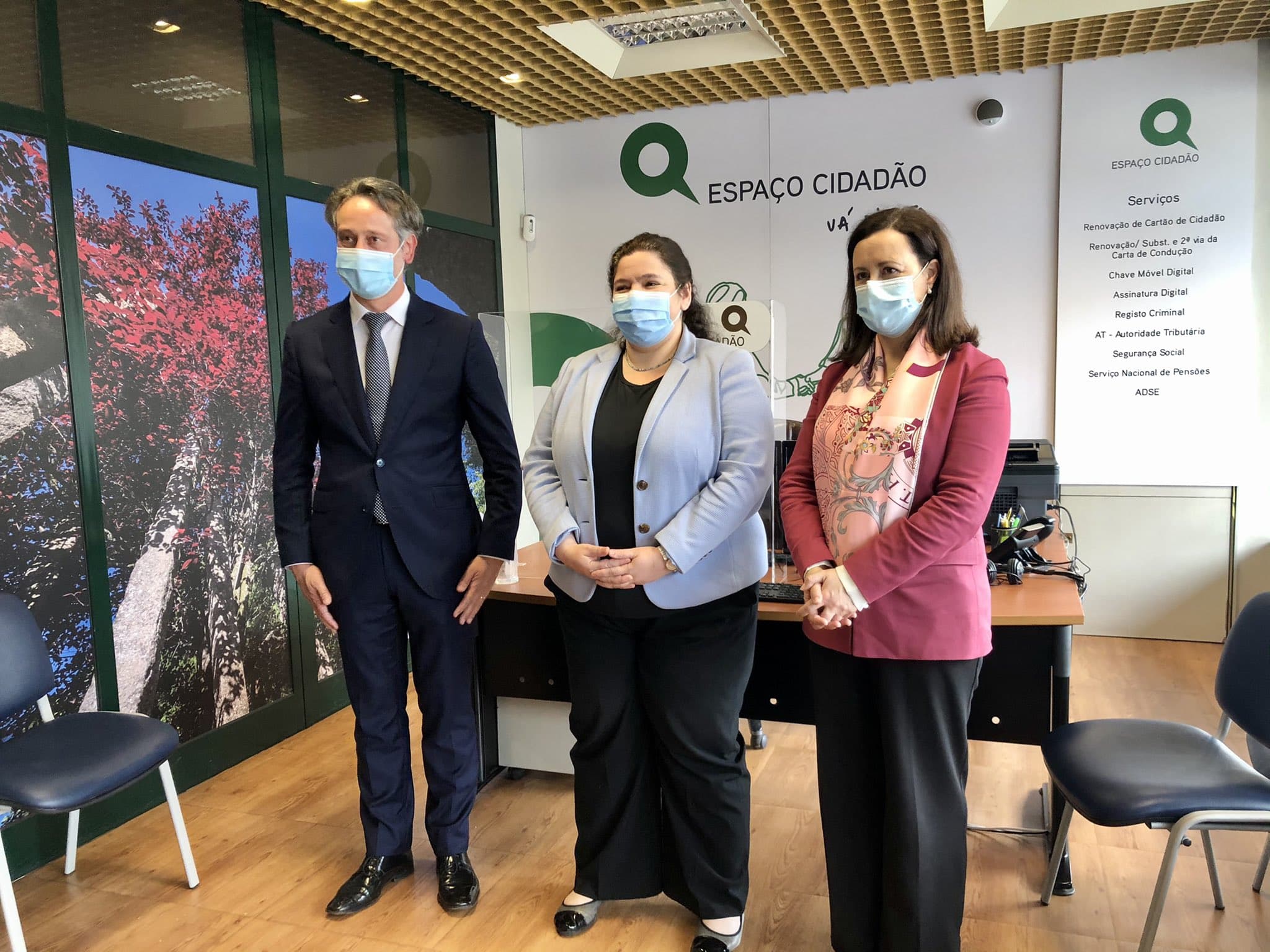 Ministra da Modernização do Estado e da Administração Pública e Secretária de Estado da Inovação e da Modernização Administrativa na inauguração do Espaço Cidadão de São Mamede de Coronado, Trofa, 23 abril 2021
