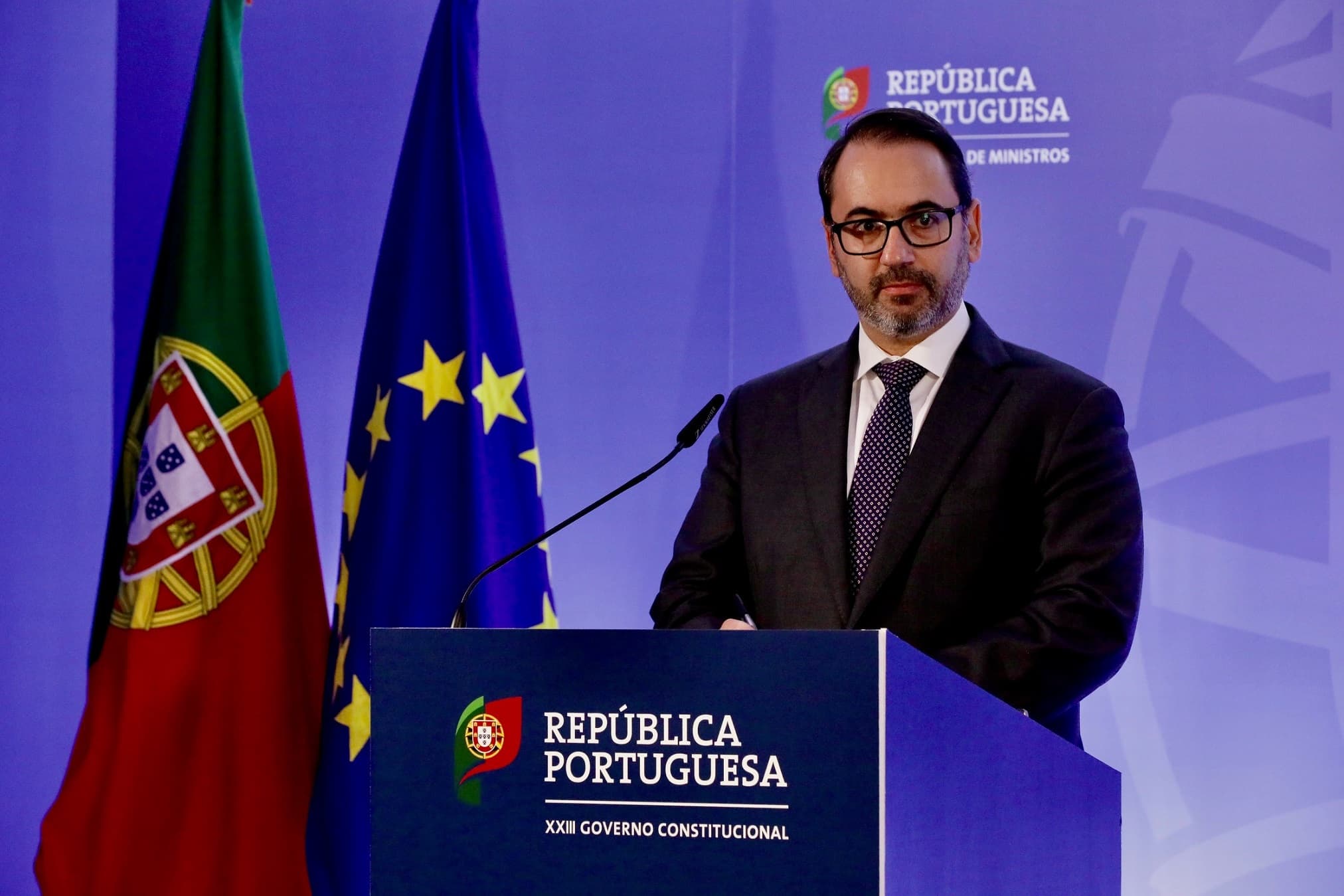 Secretário de Estado da Presidência do Conselho de Ministros, André Moz Caldas, na conferência de imprensa do Conselho de Ministros, Lisboa, 25 maio 2023 (foto: João Bica)