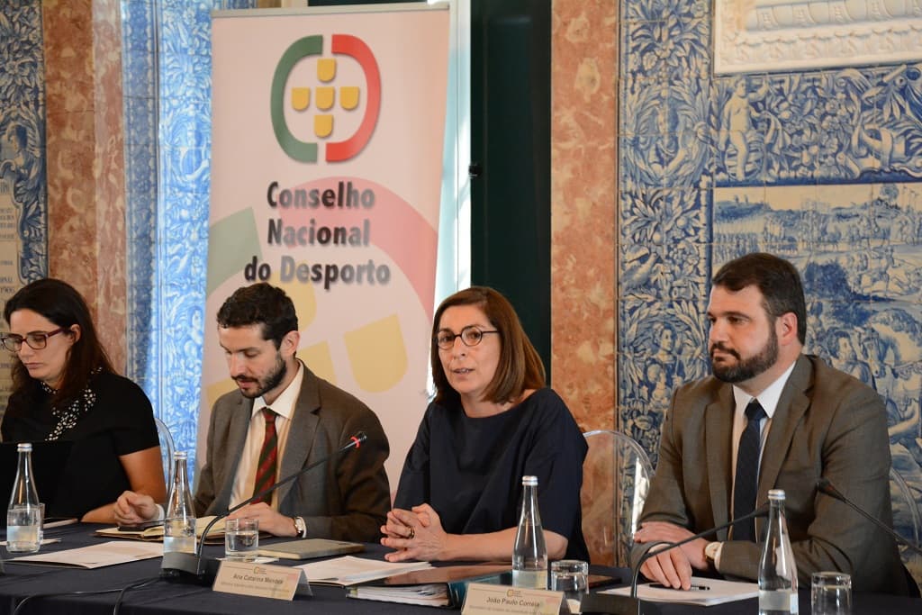 Ministra Adjunta e dos Assuntos Parlamentares, Ana Catarina Mendes, e Secretário de Estado da Juventude e do Desporto, João Paulo Correia