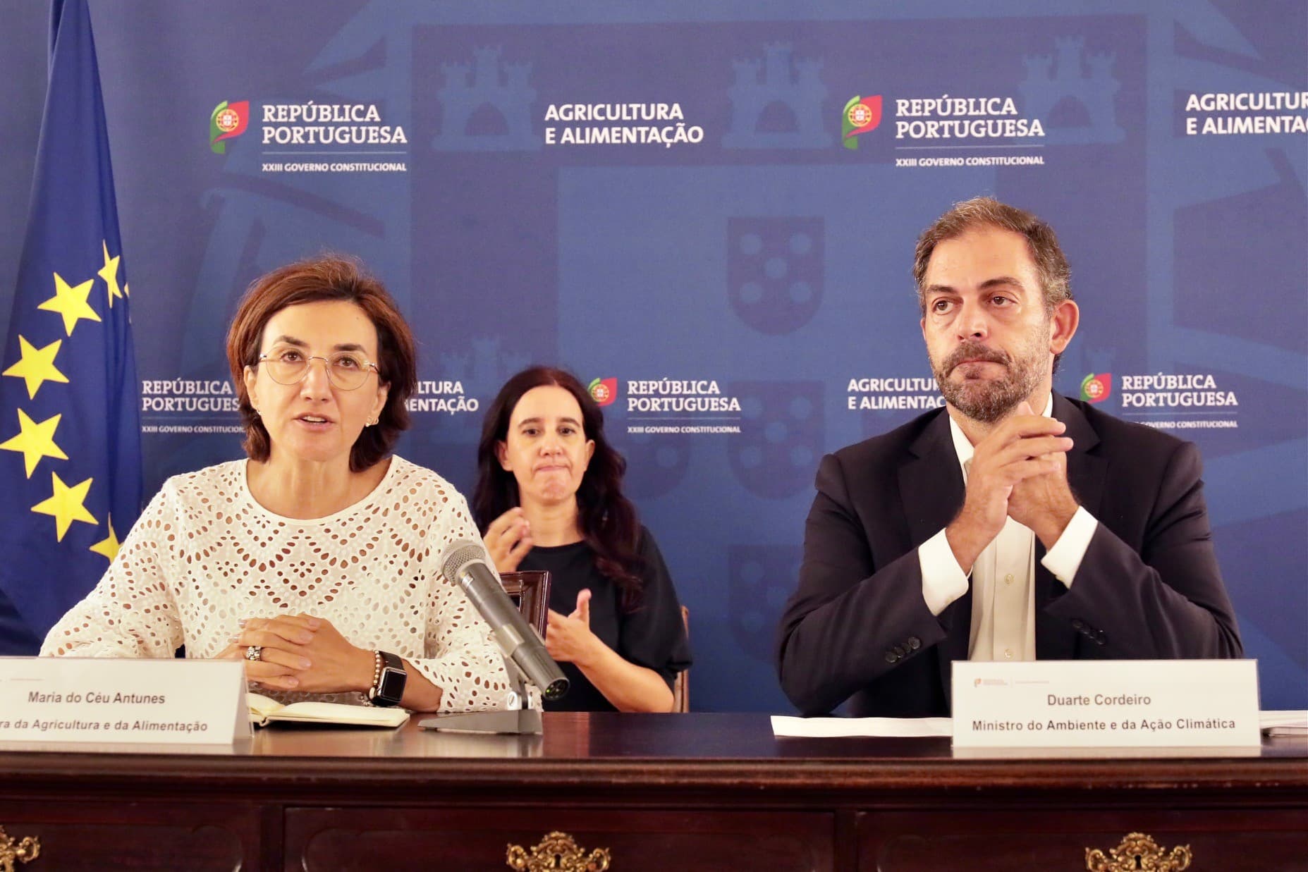 Ministros do Ambiente e da Ação Climática, Duarte Cordeiro, e da Agricultura e Alimentação, Maria do Céu Antunes, no final da reunião da comissão de acompanhamento da seca, Lisboa, 24 agosto 2022 (foto: João Bica)