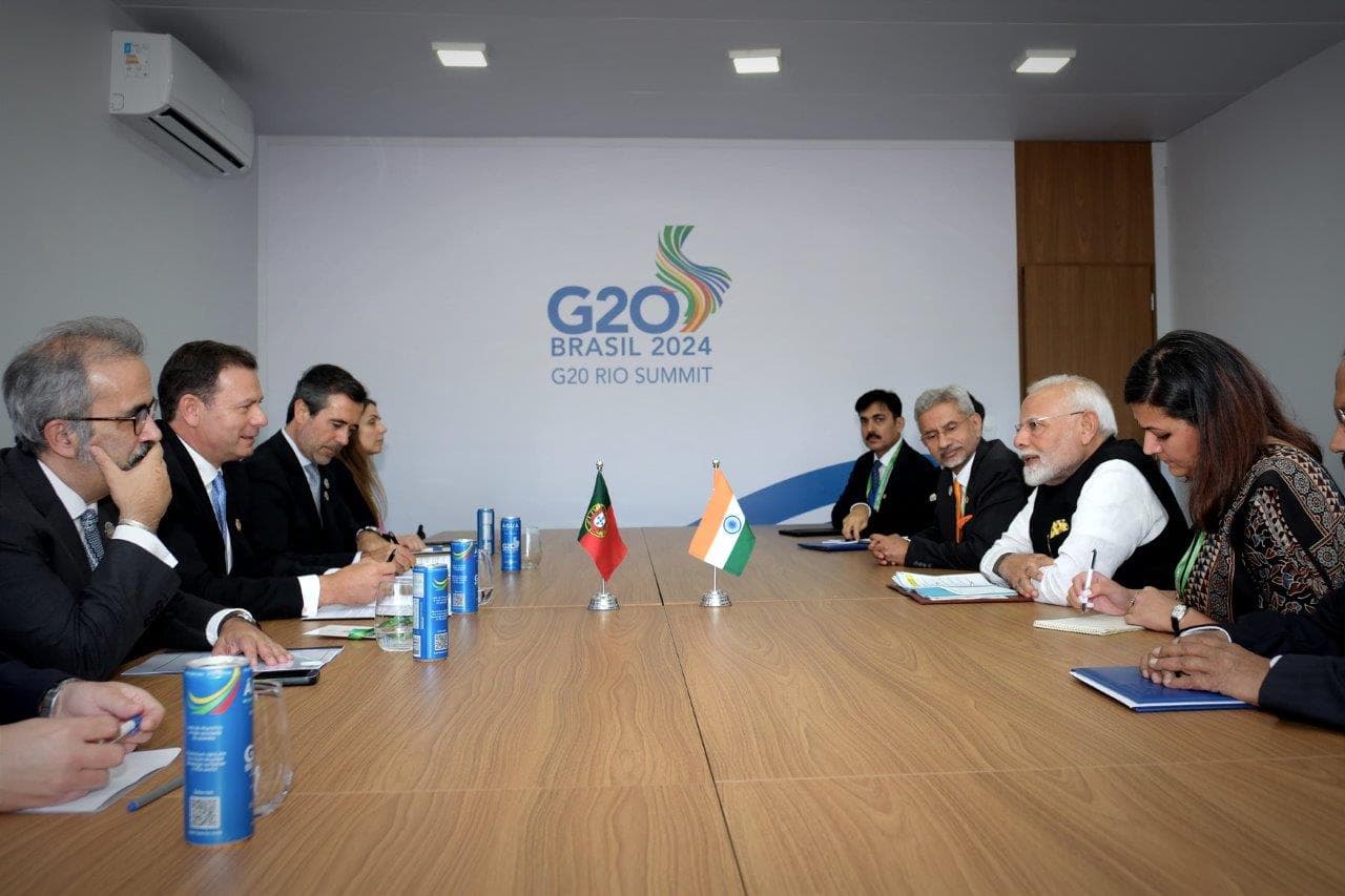 Primeiro-Ministro Luís Montenegro com o Primeiro-Ministro da Ãndia, Narendra Modi, durante a Cimeira do G20, Rio de Janeiro, 18 novembro 2023 (foto: Gonçalo Borges Dias/GPM)