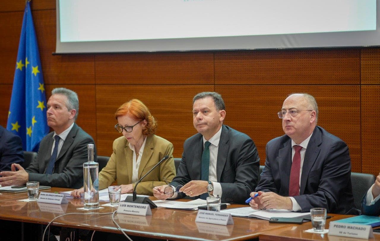 Primeiro-Ministro Luís Montenegro, Ministros Graça Carvalho e José Manuel Fernandes e Secretário de Estado Paulo Simões Ribeiro na reunião da comissão de acompanhamento da seca, Faro, 22 maio 2024