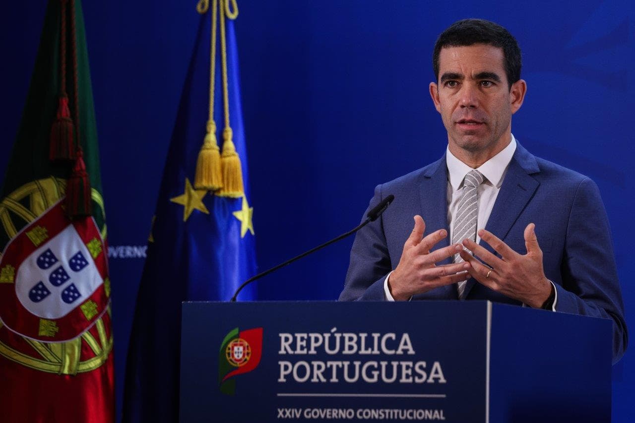 Ministro da Presidência, António Leitão Amaro, apresenta medidas para mitigar efeitos da seca no Algarve, na conferência de imprensa do Conselho de Ministros, Lisboa, 14 junho 2024 (foto: Tiago Petinga/Lusa)