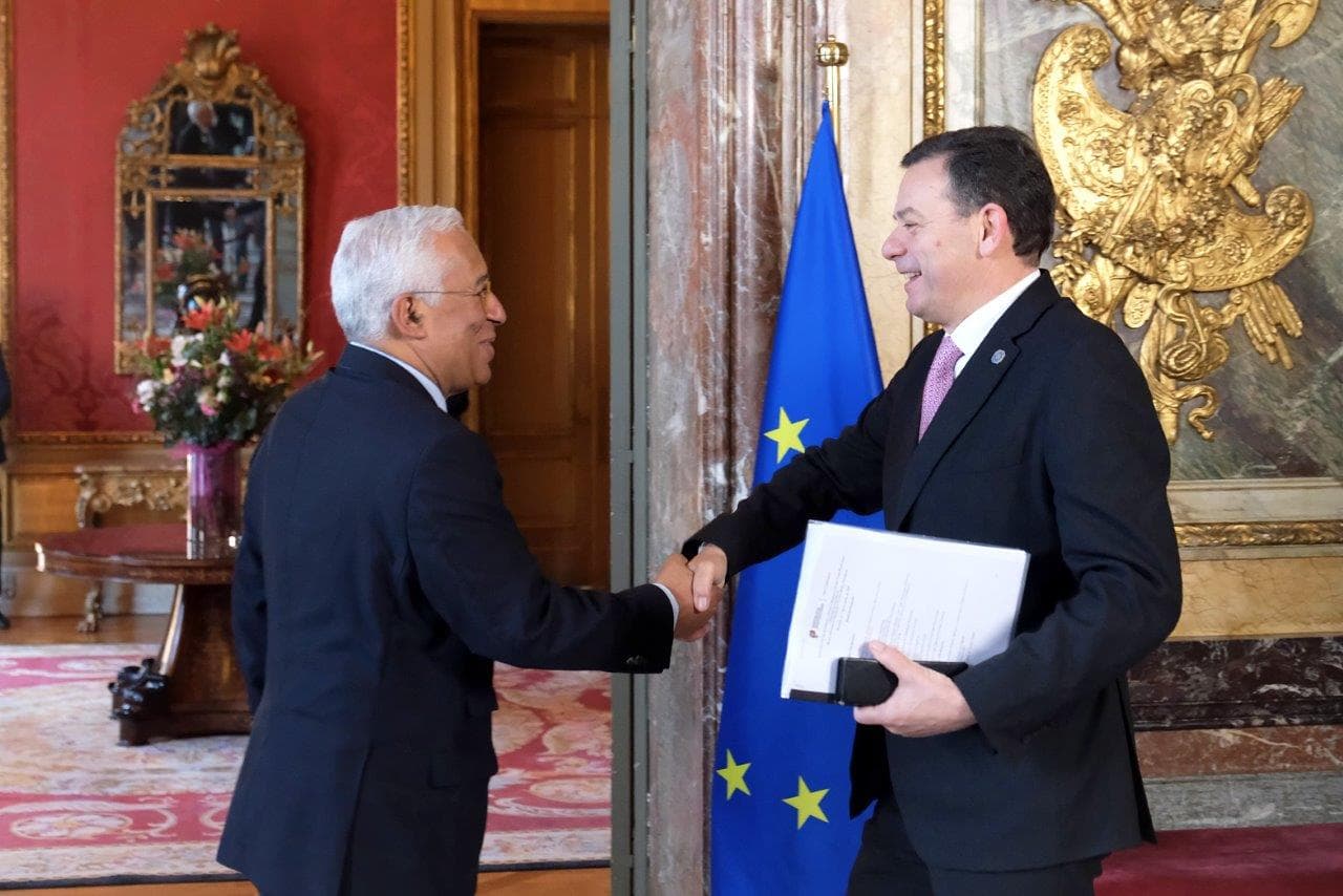 Primeiro-Ministro Luís Montenegro e Presidente do Conselho Europeu, António Costa, à entrada para a reunião informal de Chefes de Estado ou de Governo da UE sobre defesa, Bruxelas, 3 fevereiro 2025 (foto: Gonçalo Borges Dias/GPM)