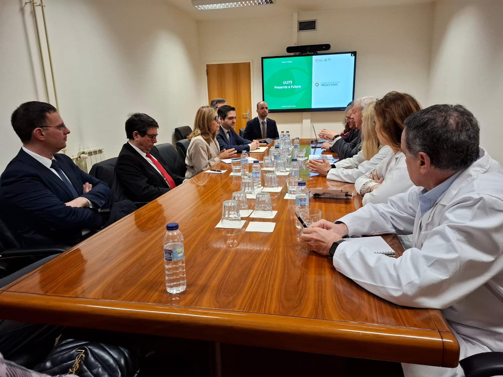 Ministra da Saúde, Ana Paula Martins, com responsáveis de Unidade de Saúde Local, 20 janeiro 2026