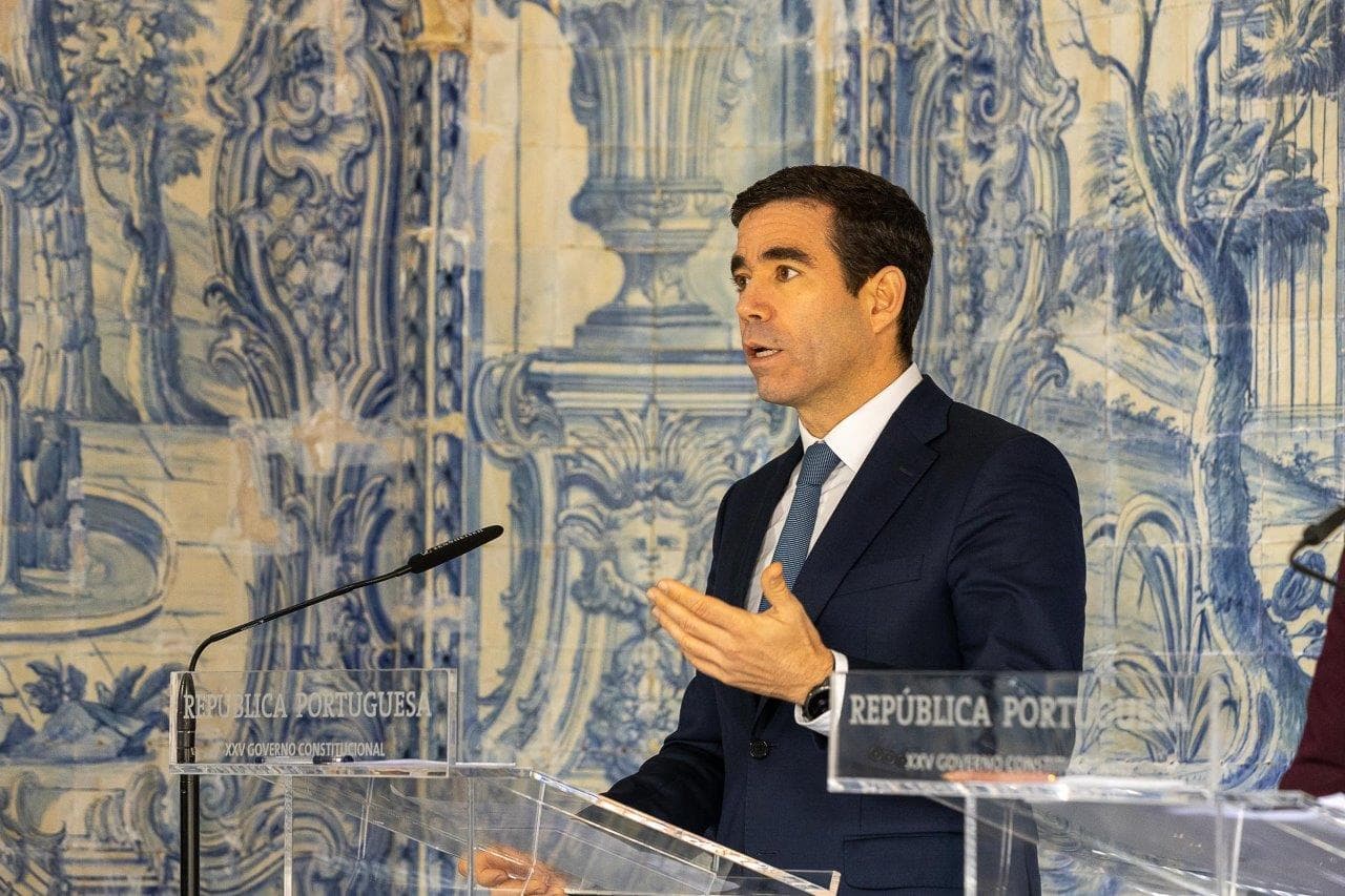 Ministro da Residência, António Leitão Amaro, na conferência de imprensa do Conselho de Ministros, Sintra, 17 dezembro 2025 (João Bica)