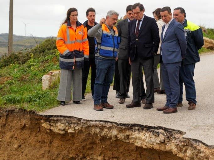 Ministro da Economia e Coesão Territorial, Castro Almeida, visita estragos causados pelos temporais em infraestruturas, Arruda dos Vinhos, 17 fevereiro 2026 (Cátia Fernandes Pina/MECT)