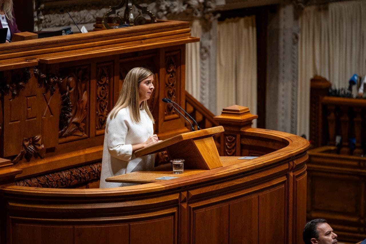 Ministra da Cultura, Juventude e Desporto, Margarida Balseiro Lopes, encerra o debate do Orçamento do Estado para 2026, Assembleia da república, 28 outubro 2026 (Mariana Branco)