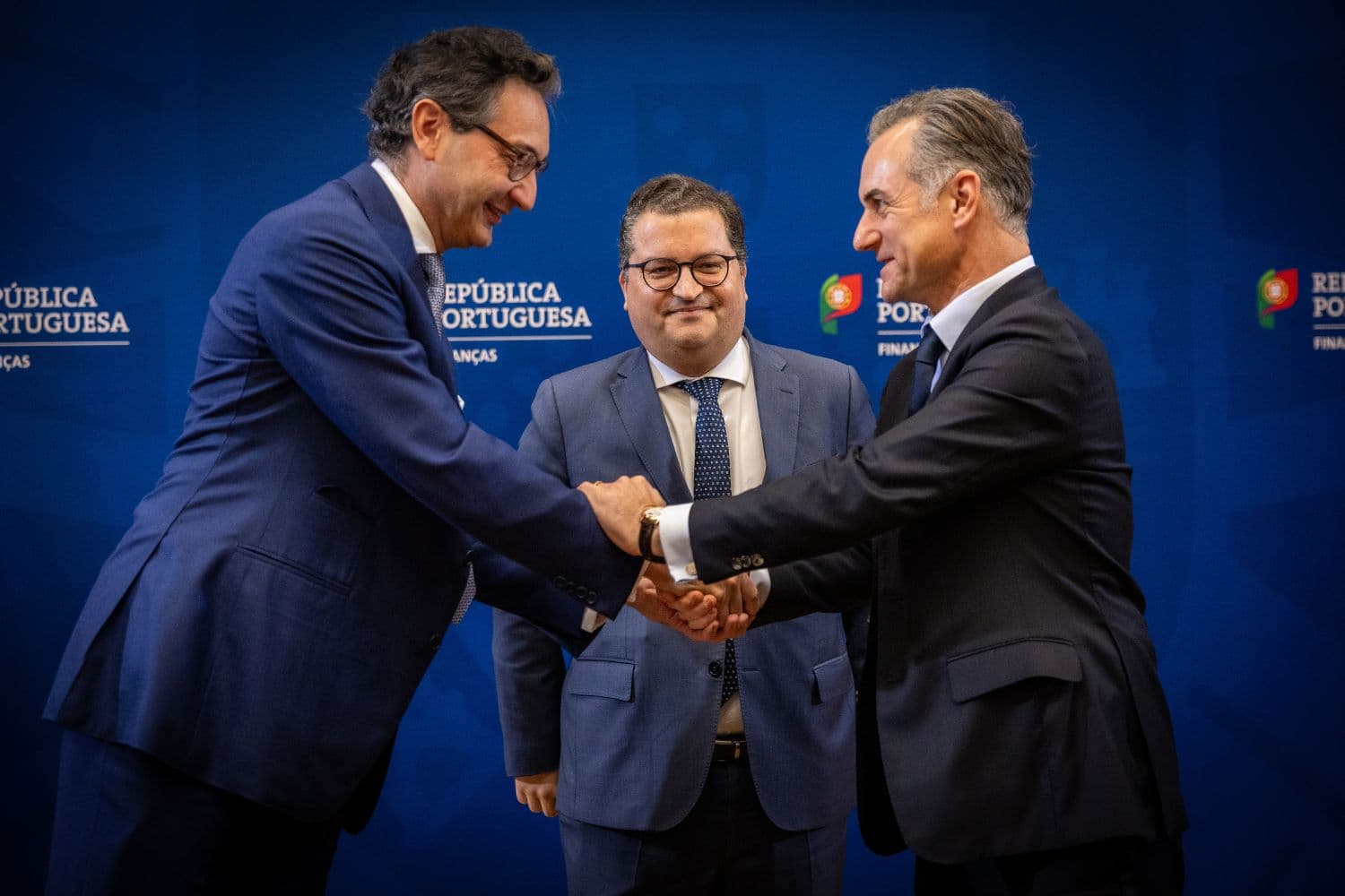 Minister of State and Finance Miranda Sarmento at the ceremony to sign the sale of novobanco to BPCE, 29 October 2025