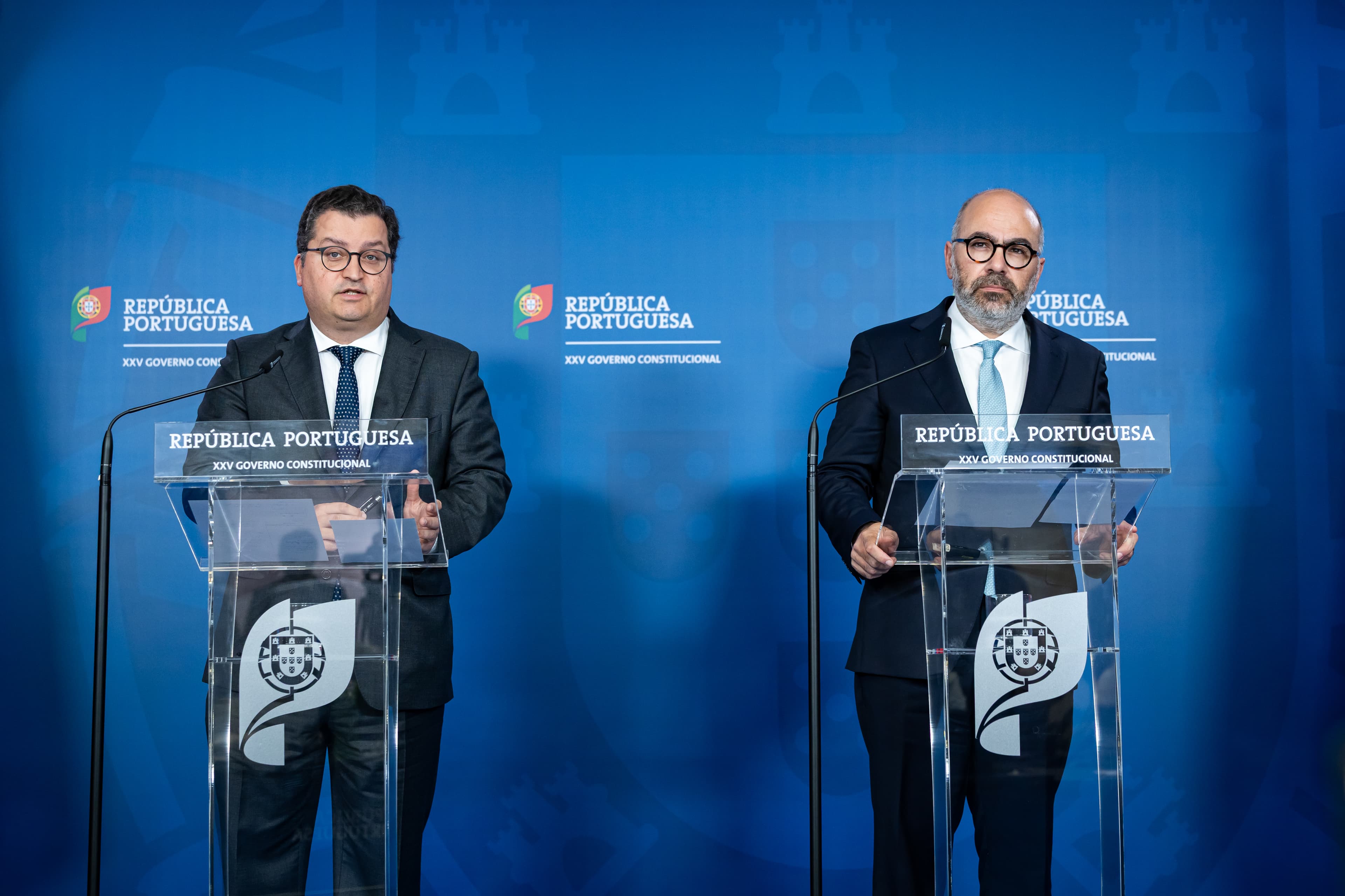 Minister of State and Finance Joaquim Miranda Sarmento and Minister of Infrastructure and Housing Miguel Pinto Luz